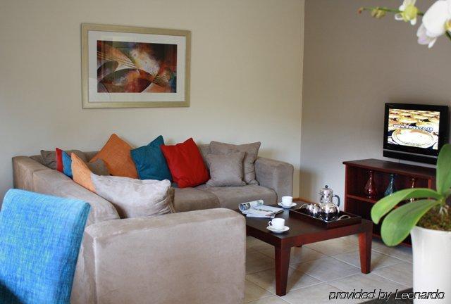 Faircity Grosvenor Gardens Претория Номер фото